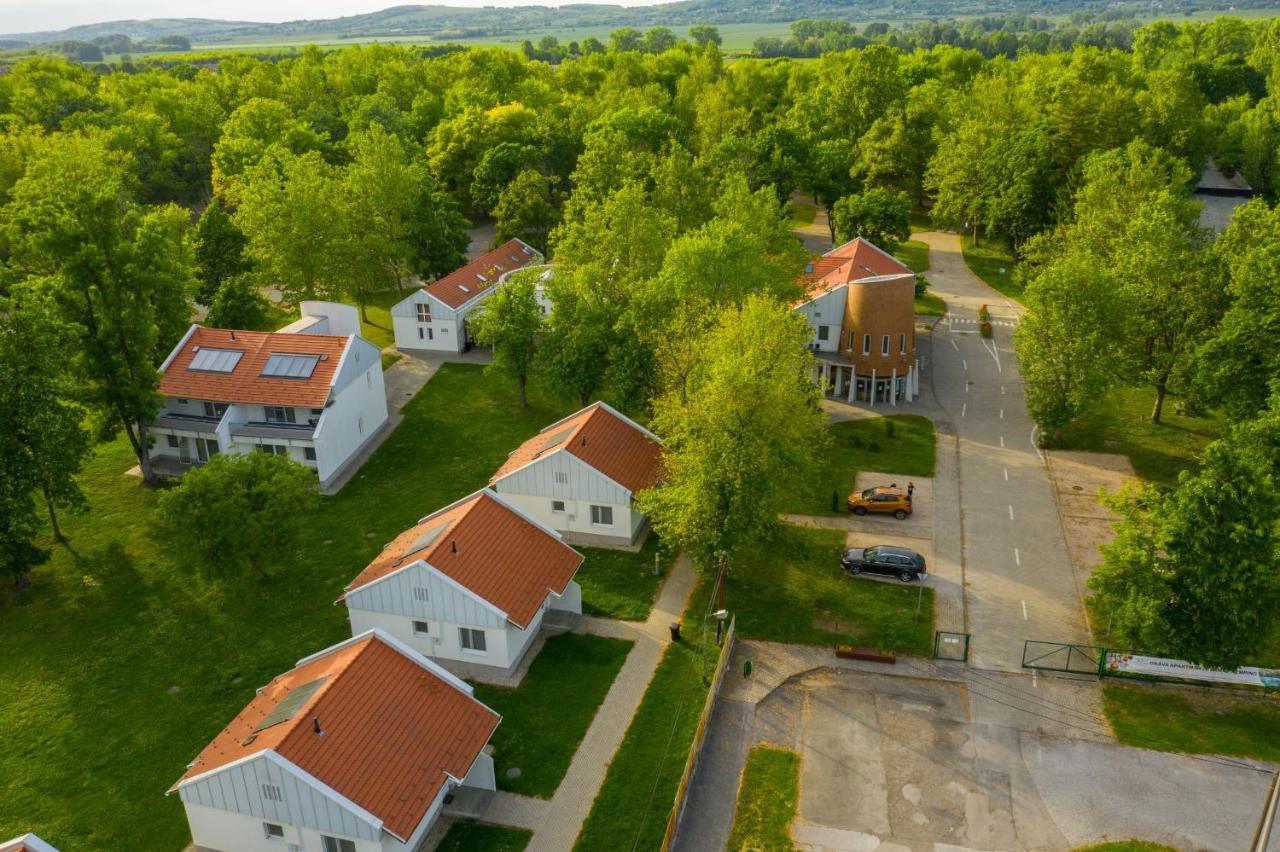 Termal Kemping Apartmanok Es Bungalok Харканы Экстерьер фото